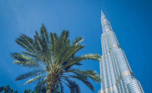 世界上最高的建筑：迪拜哈利法塔比广州塔小蛮腰还高200米
